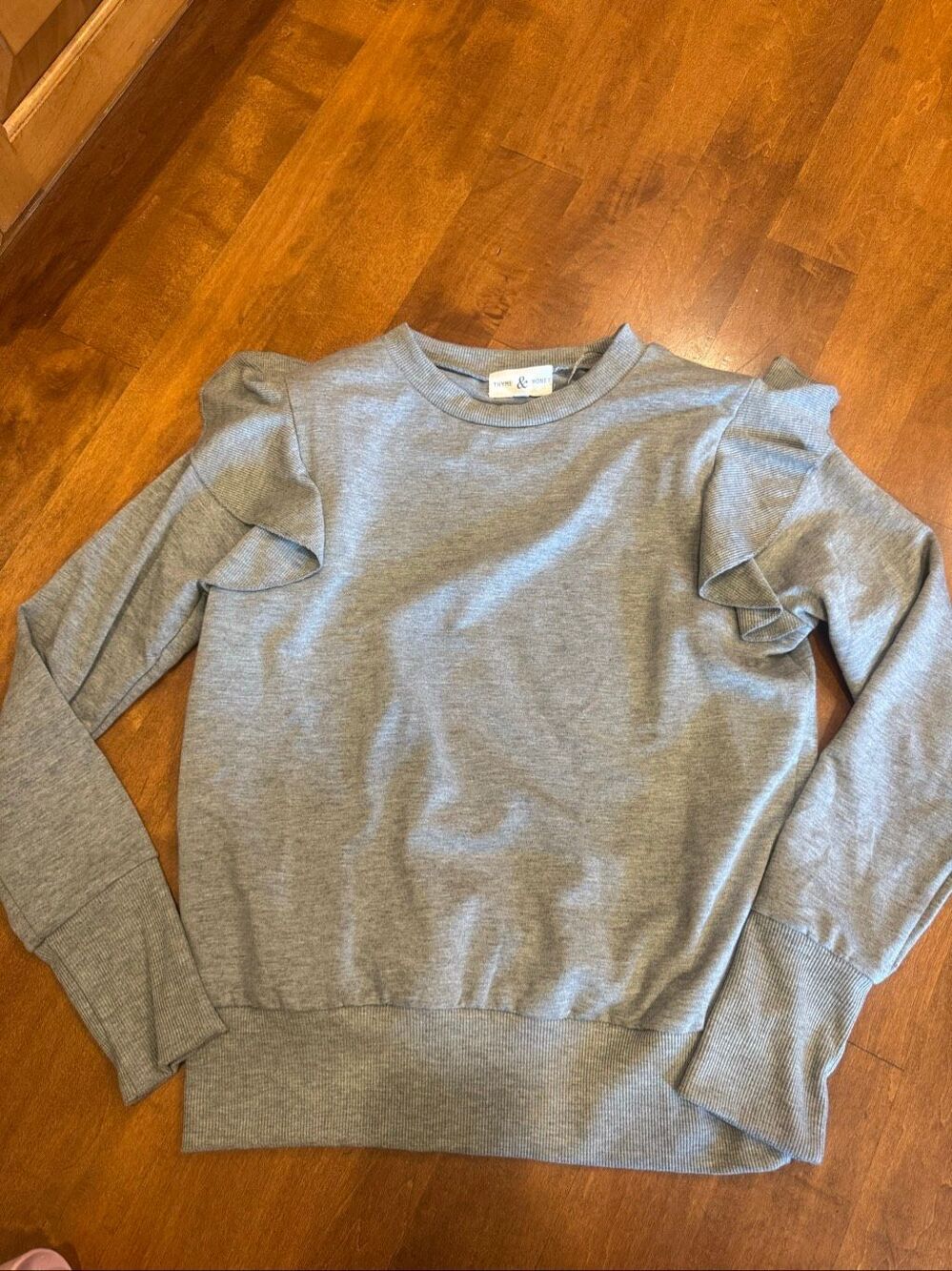 Thyme & Honey Gray Ruffle Shoulder Sweatshirt Women’s Size Large